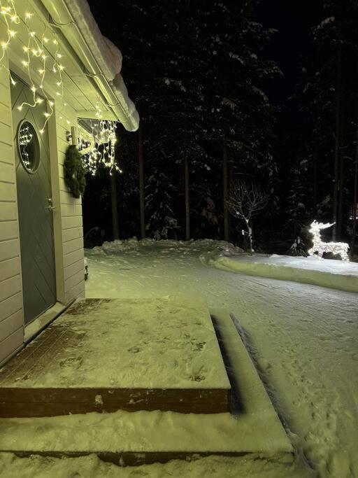 Arctic Circle Guesthouse โรวานิเอมิ ภายนอก รูปภาพ