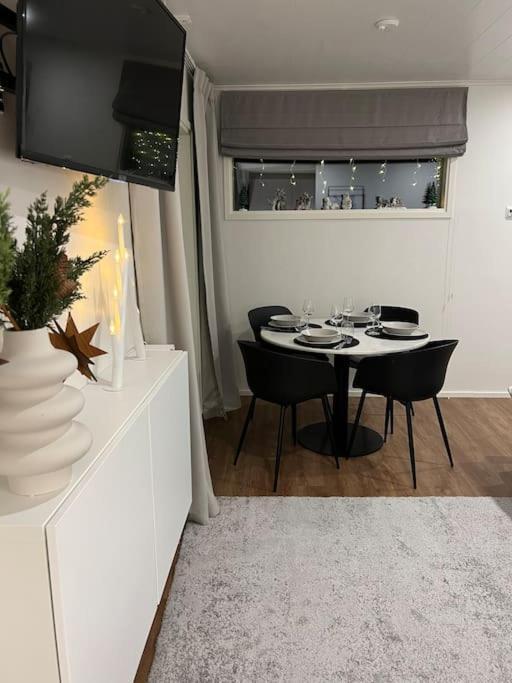 Arctic Circle Guesthouse โรวานิเอมิ ภายนอก รูปภาพ